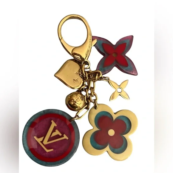 LOUIS VUITTON Resin Candy Fleurs Bag Charm
Multicolor w/ Gold hardware +Dust bag - Picture 3 of 6